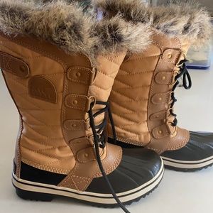 Woman’s Sorel winter boots